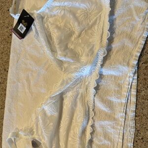 Wireless unlined lace bra